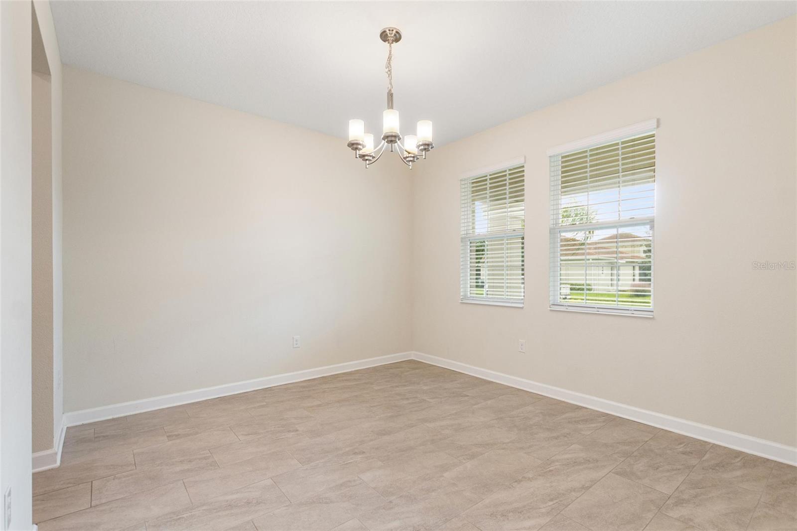 Image 4 of 53 For 8843 Fallen Oak Drive