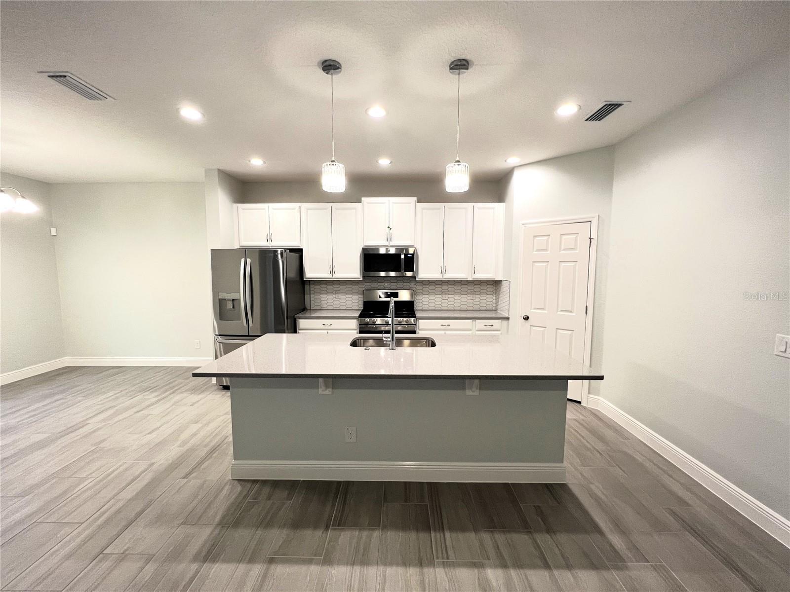 Image 5 of 22 For 606 Bellingham Way