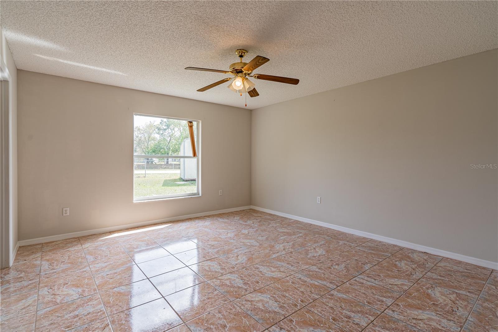 Image 12 of 35 For 746-748 Mink Ct