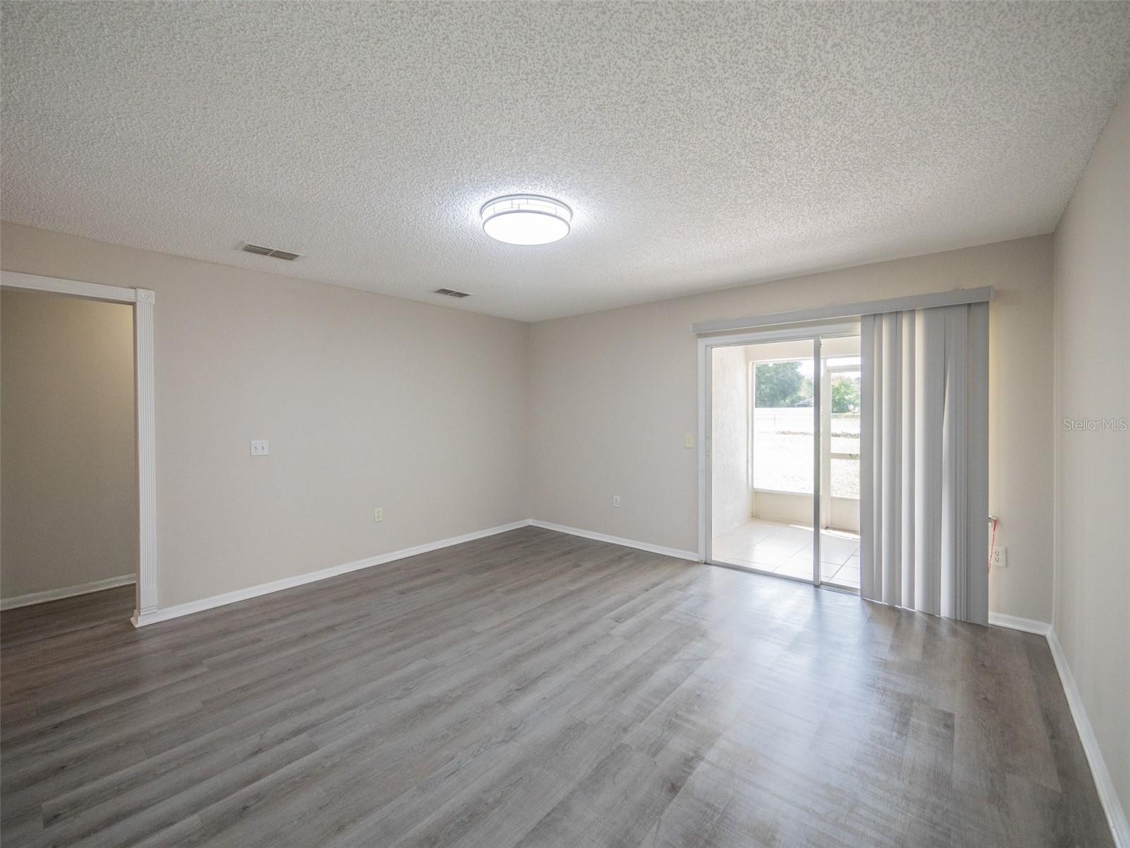 Image 21 of 35 For 746-748 Mink Ct