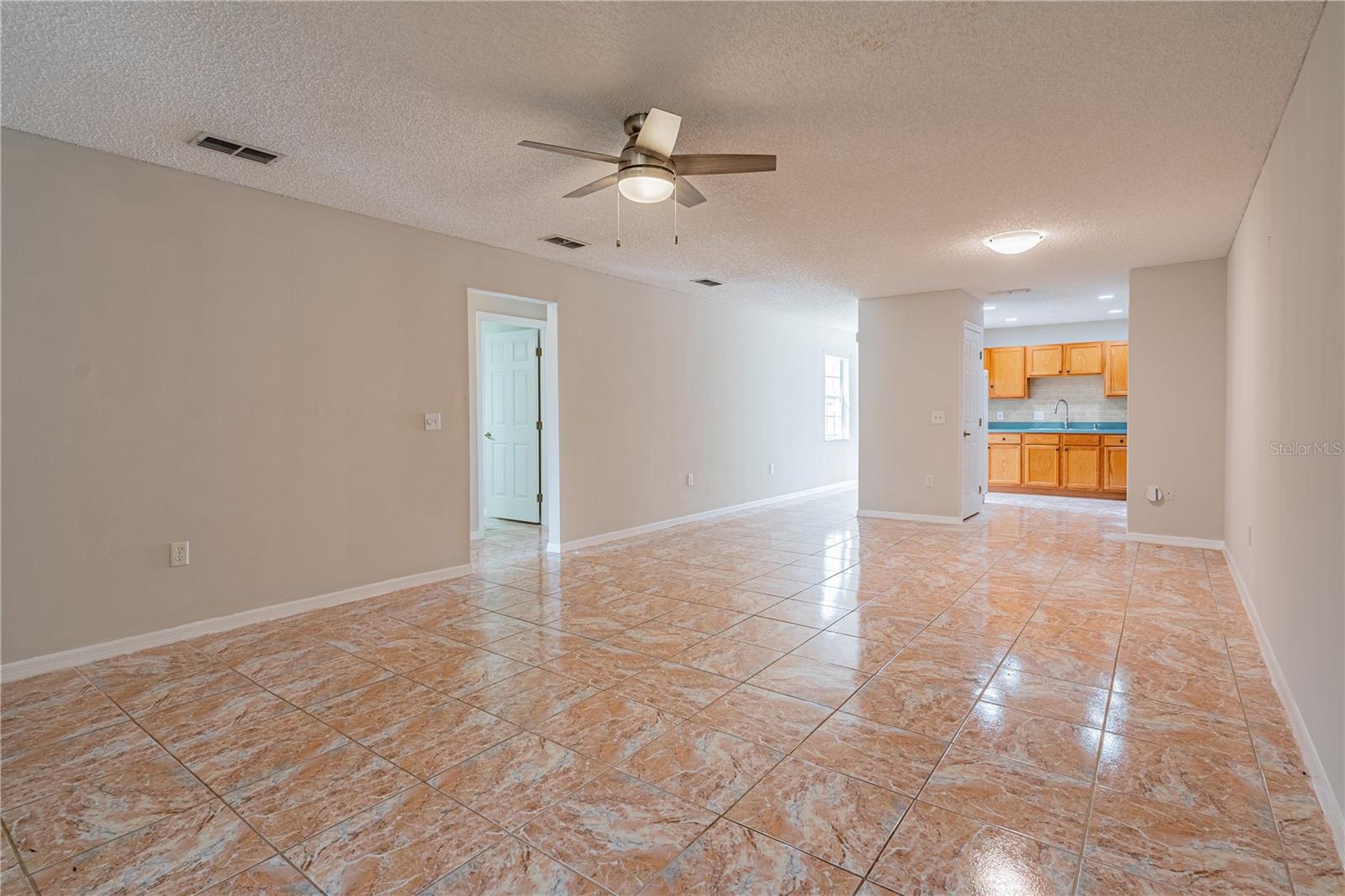 Image 8 of 35 For 746-748 Mink Ct