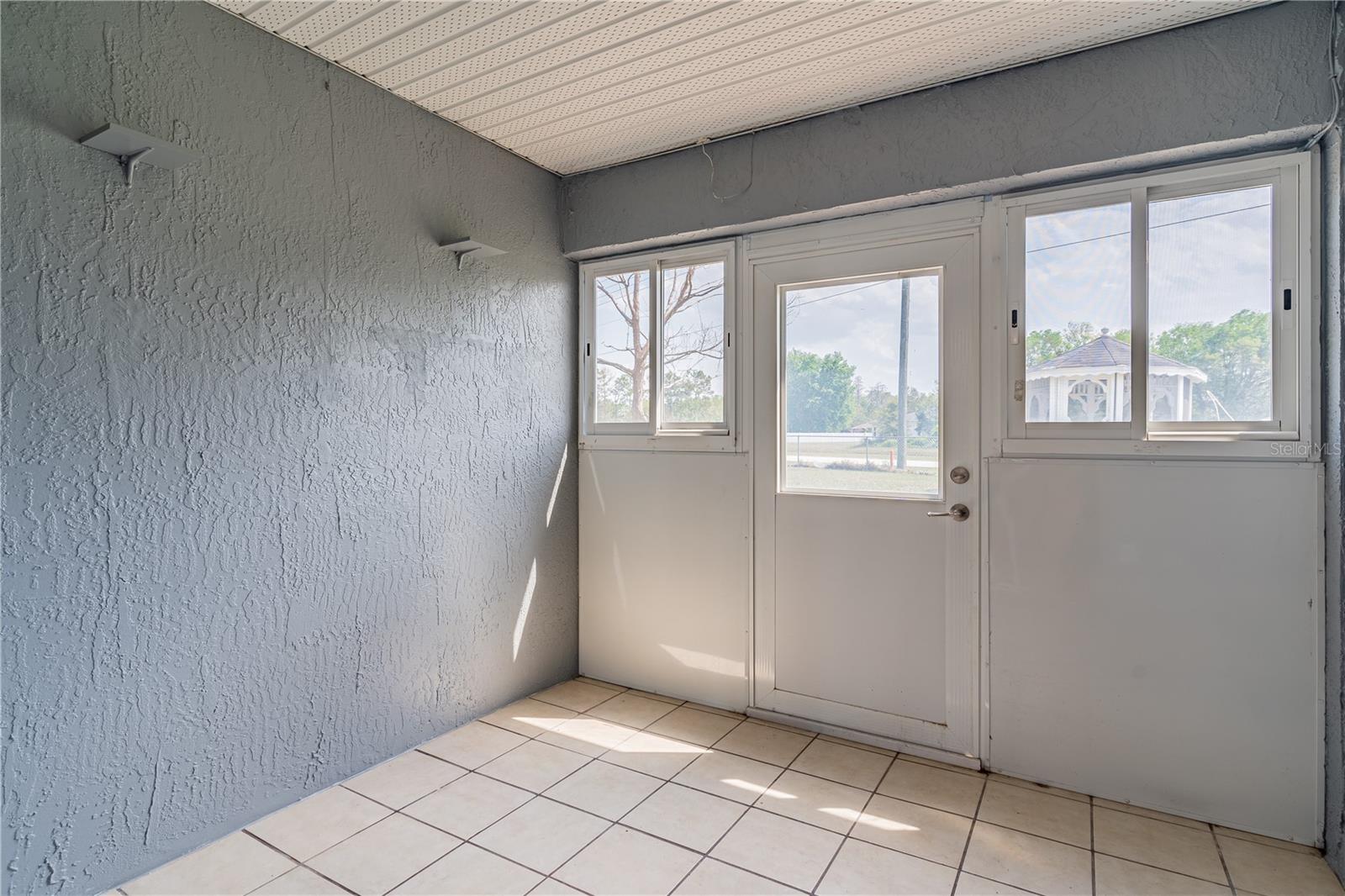 Image 9 of 35 For 746-748 Mink Ct