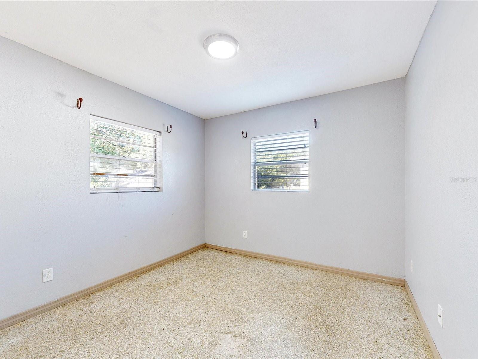 Image 19 of 36 For 2502 Beaumont Avenue