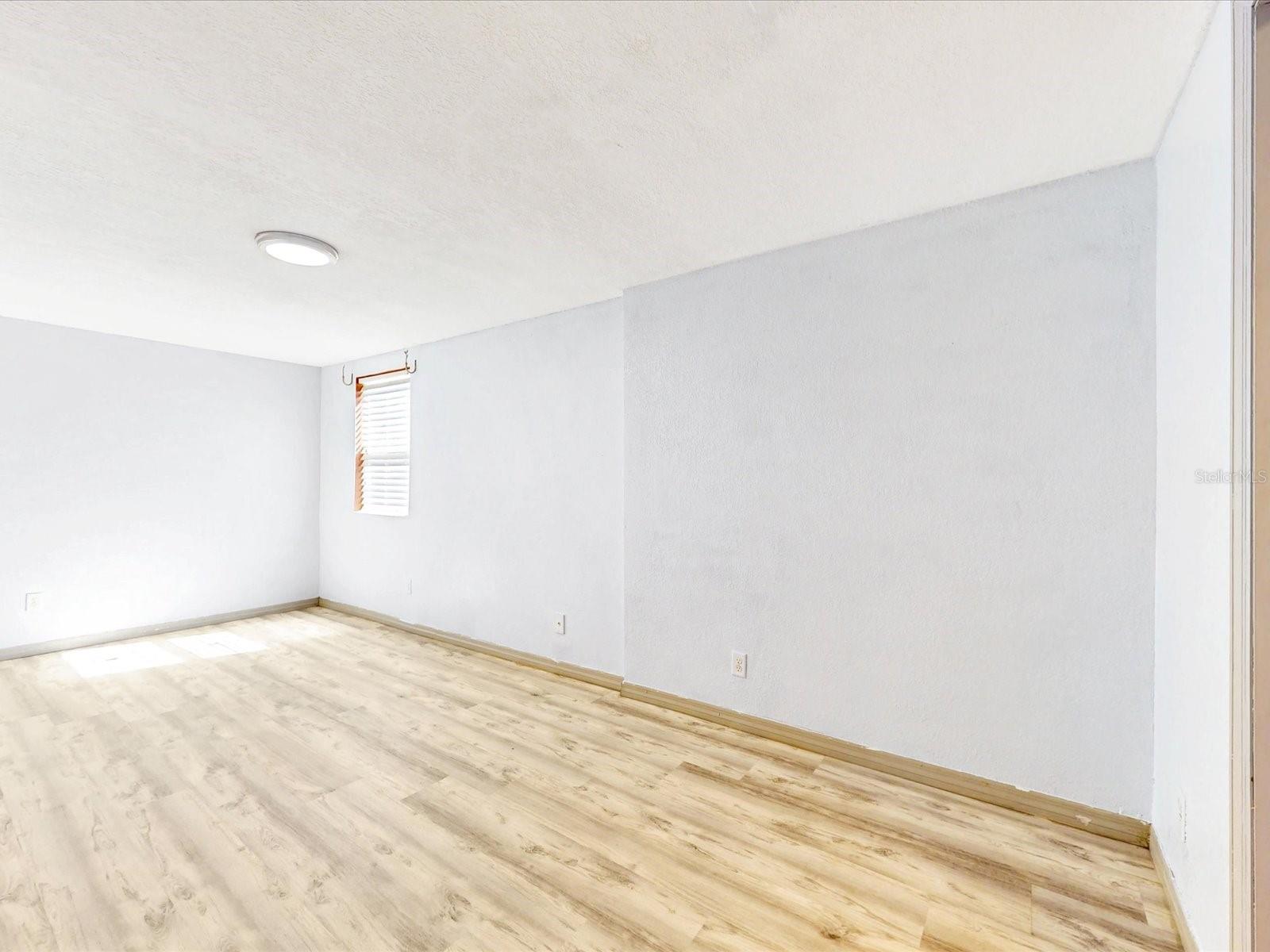 Image 21 of 36 For 2502 Beaumont Avenue