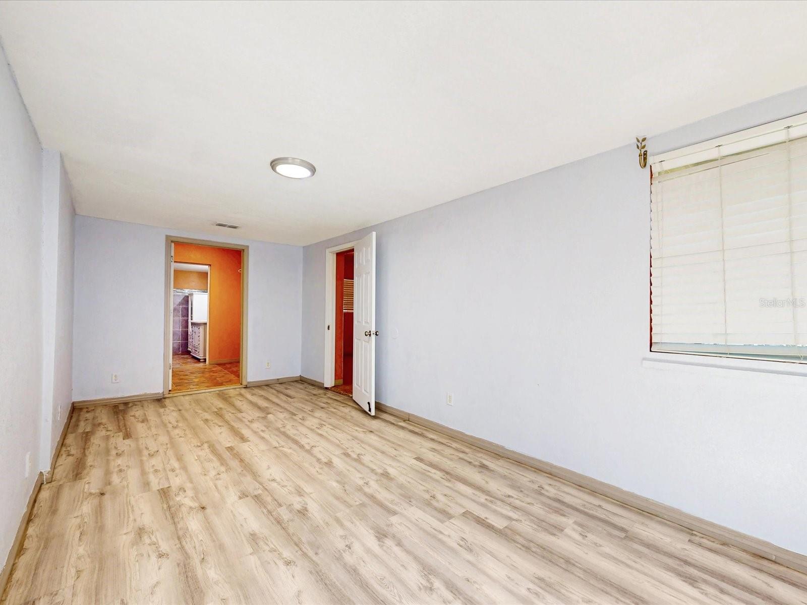 Image 22 of 36 For 2502 Beaumont Avenue