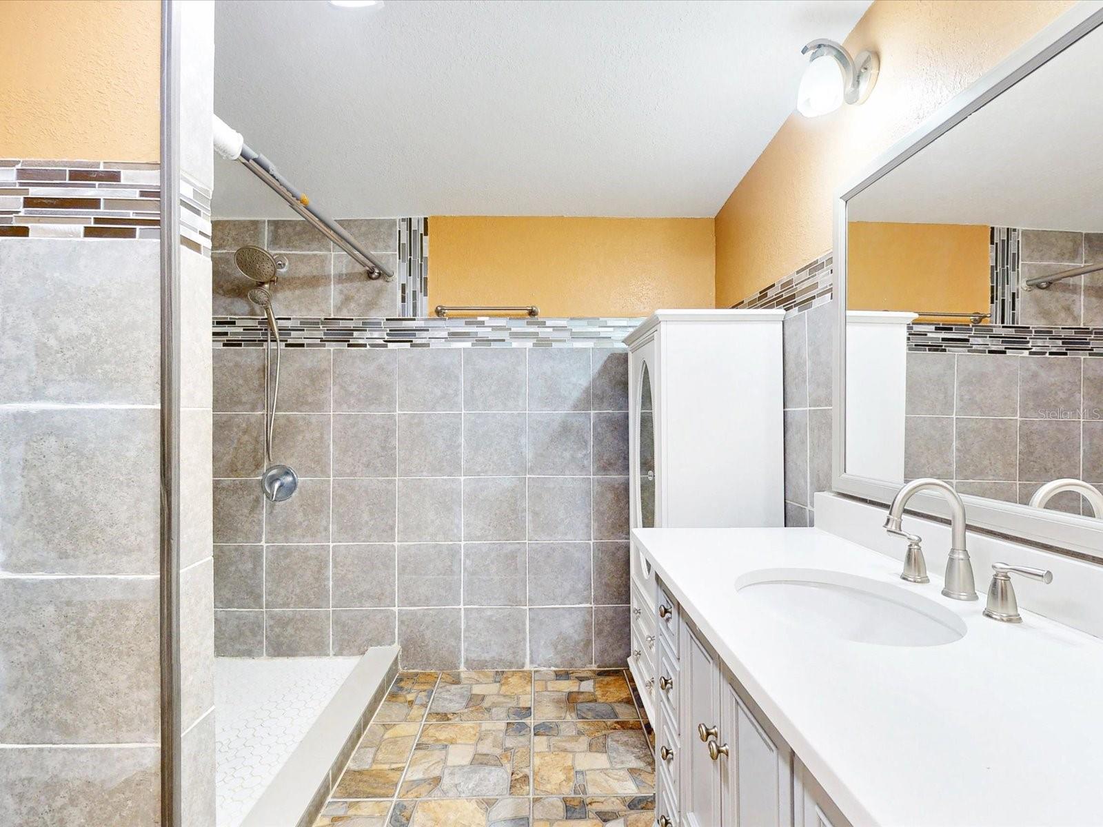 Image 24 of 36 For 2502 Beaumont Avenue