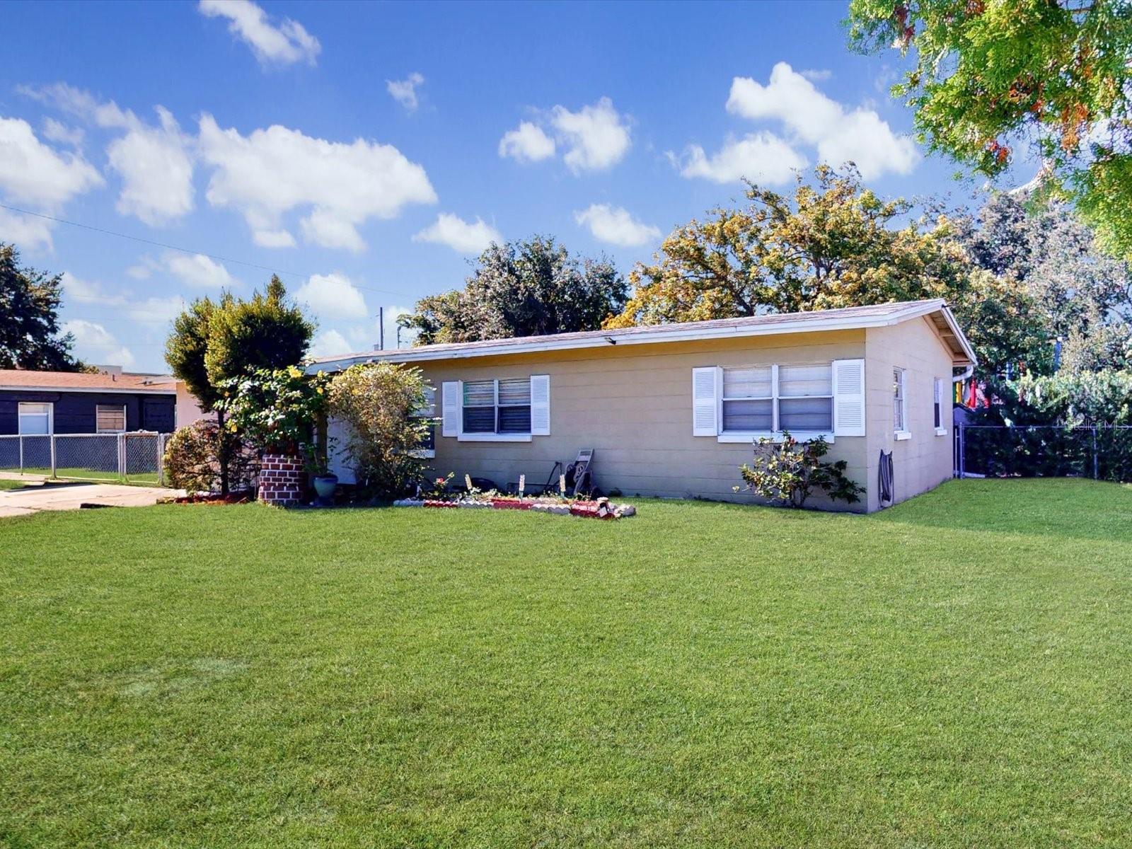 Image 3 of 36 For 2502 Beaumont Avenue