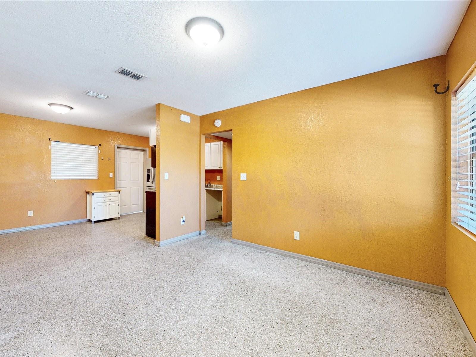 Image 5 of 36 For 2502 Beaumont Avenue