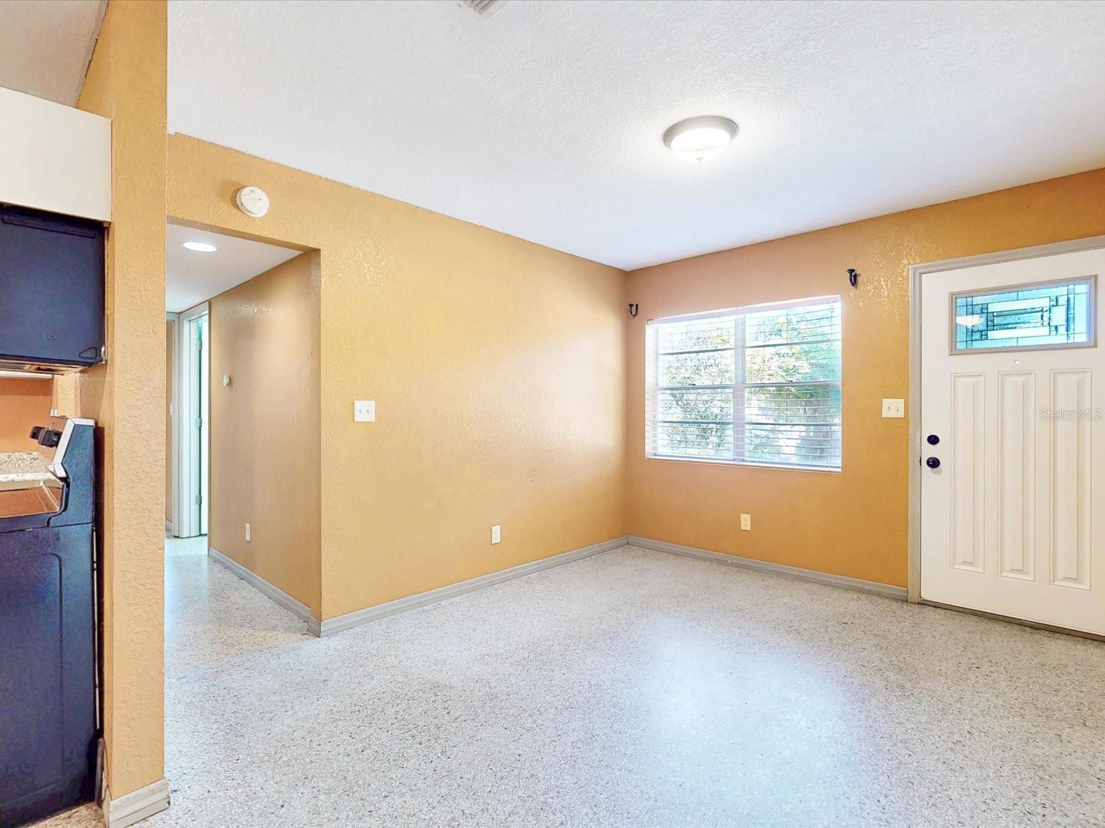 Image 7 of 36 For 2502 Beaumont Avenue