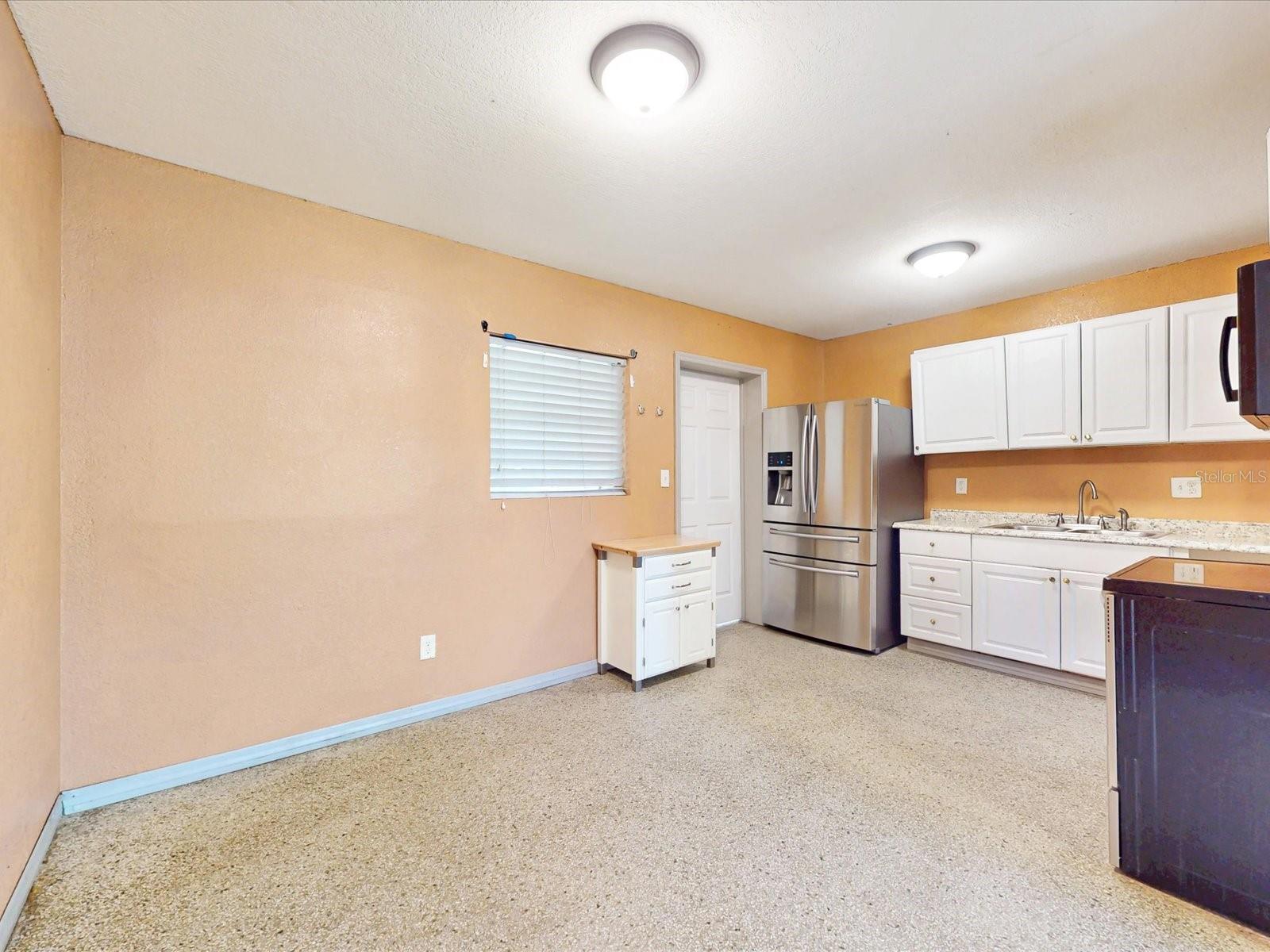 Image 8 of 36 For 2502 Beaumont Avenue