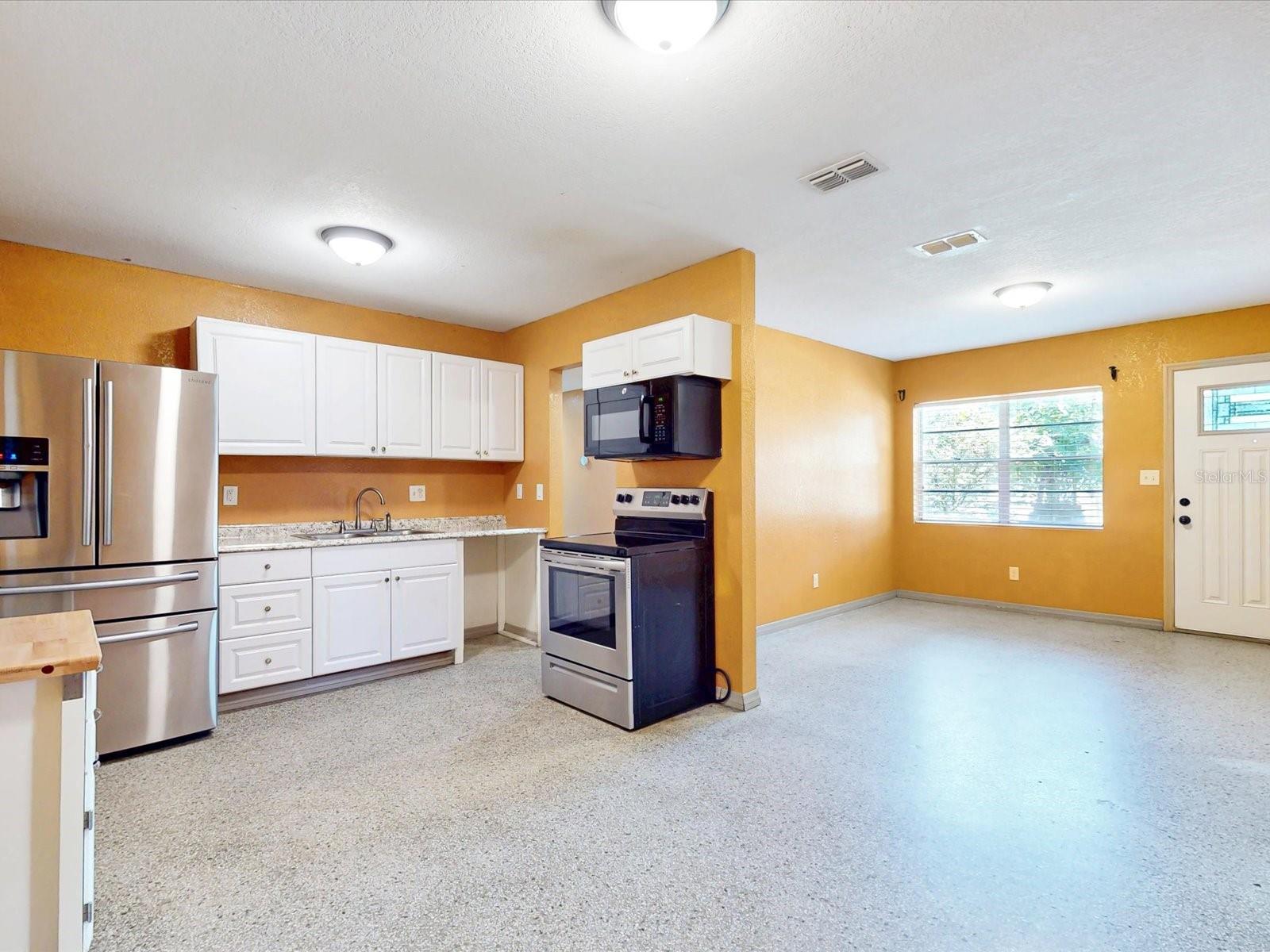 Image 9 of 36 For 2502 Beaumont Avenue