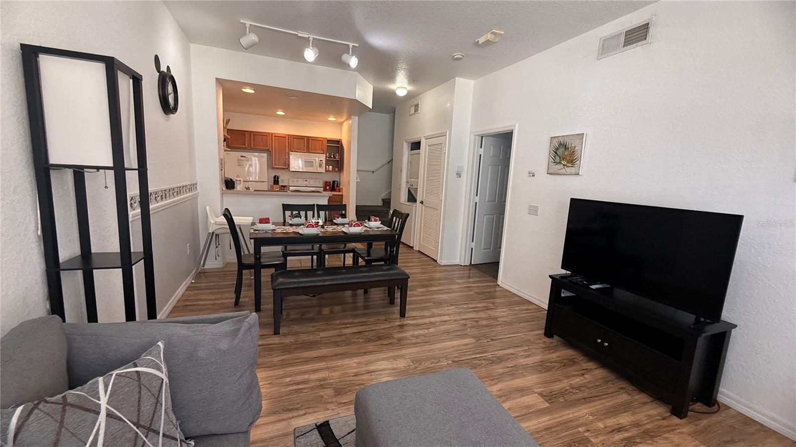 Image 5 of 55 For 4563 Yellowgold Road E 106