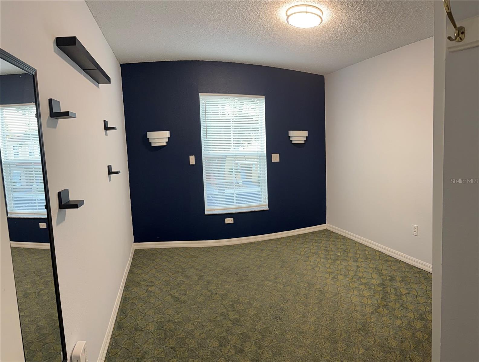 Image 13 of 30 For 1090 Park Ridge Circle