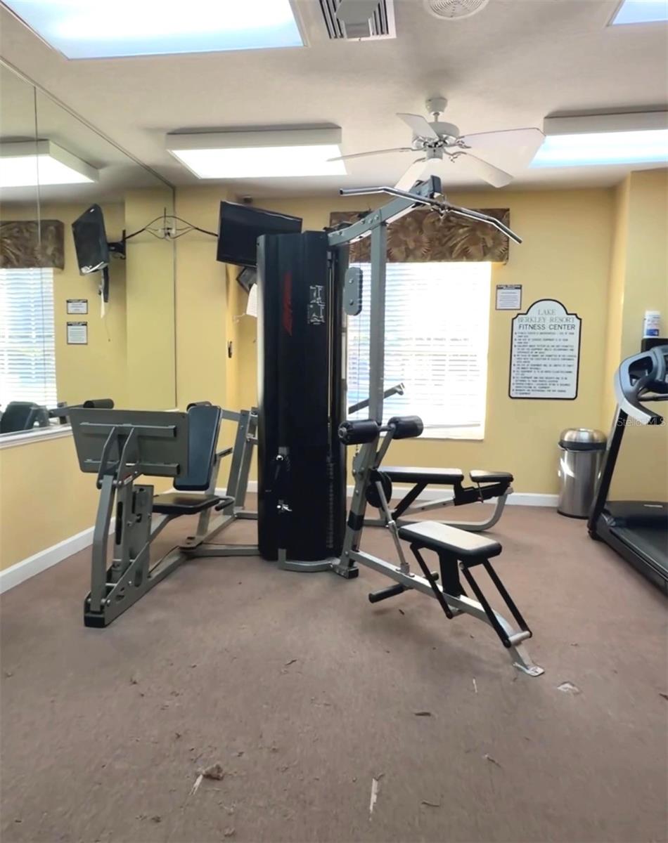 Image 25 of 30 For 1090 Park Ridge Circle