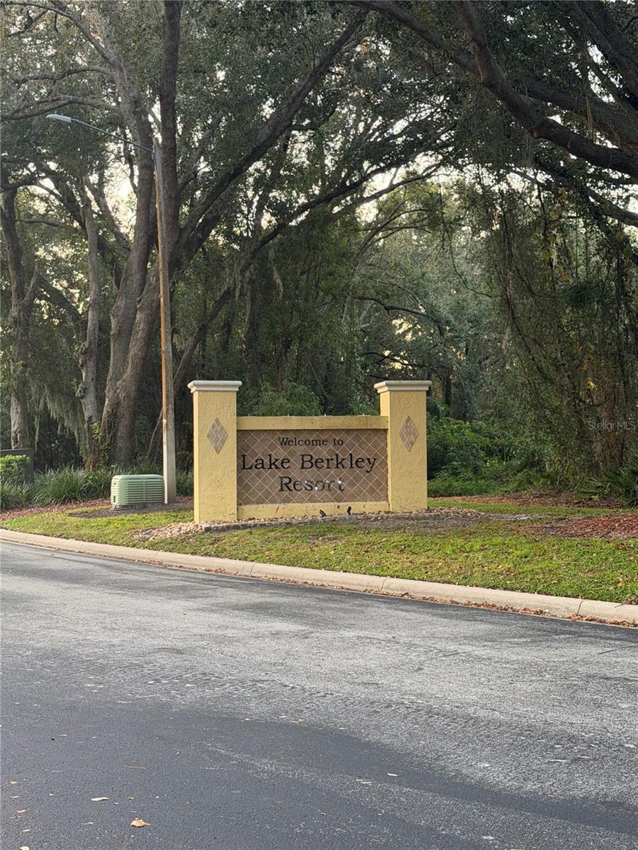 Image 3 of 30 For 1090 Park Ridge Circle