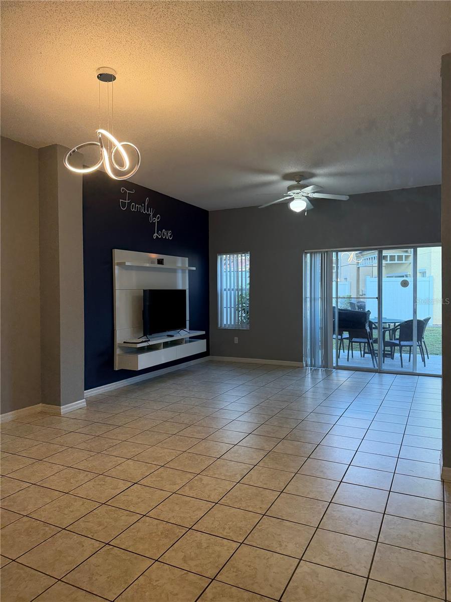 Image 7 of 30 For 1090 Park Ridge Circle