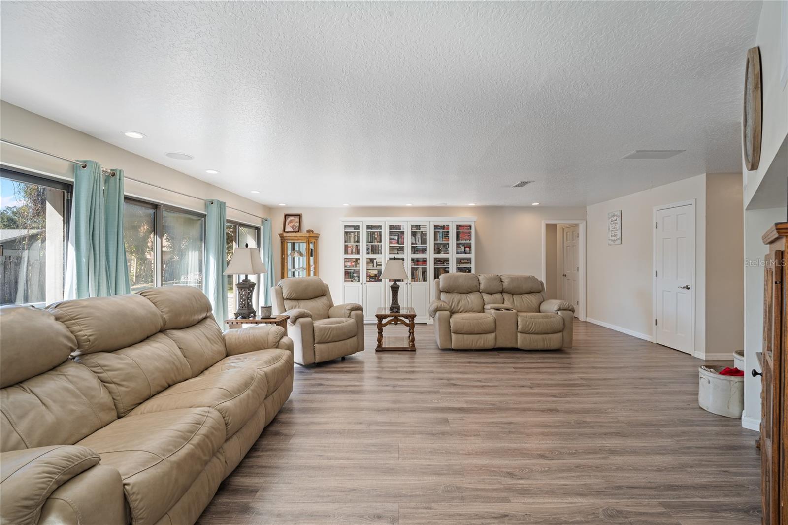 Image 18 of 29 For 1476 Heather Way