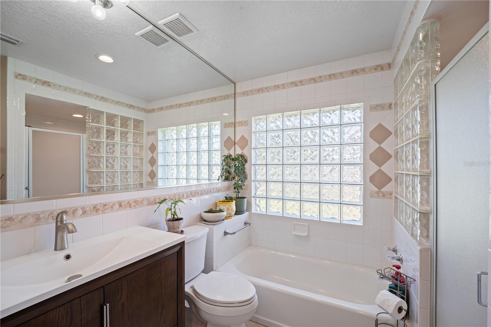 Image 22 of 29 For 1476 Heather Way