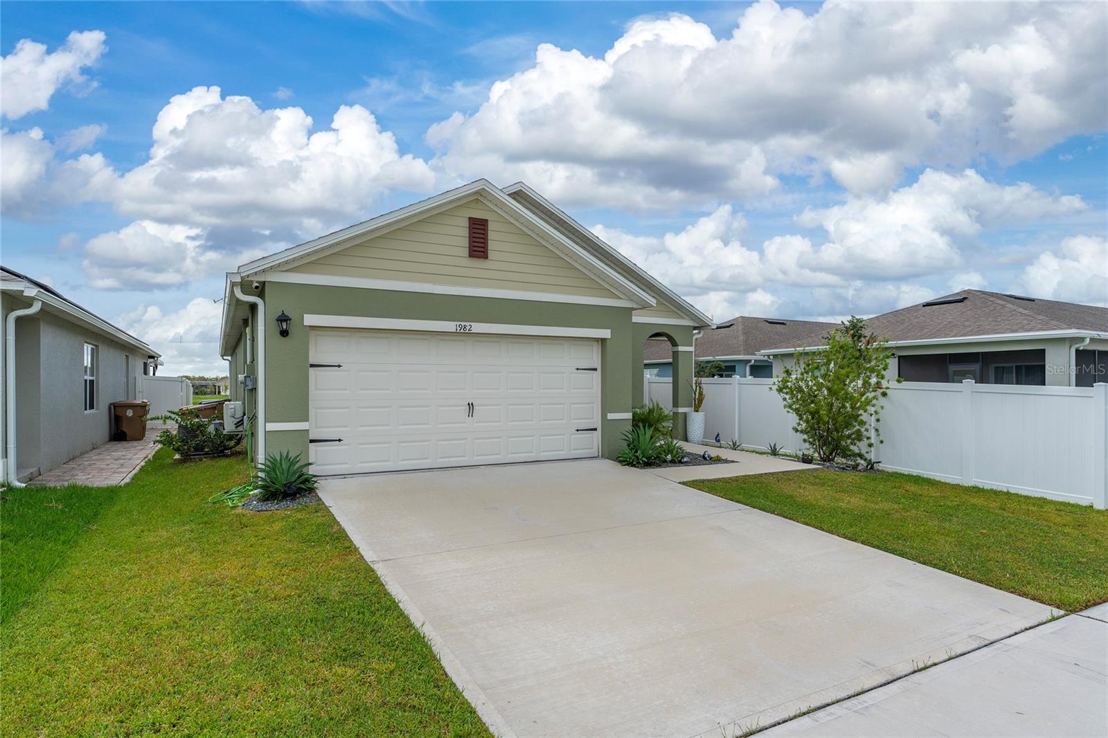 Image 2 of 28 For 1982 King Ranch Street