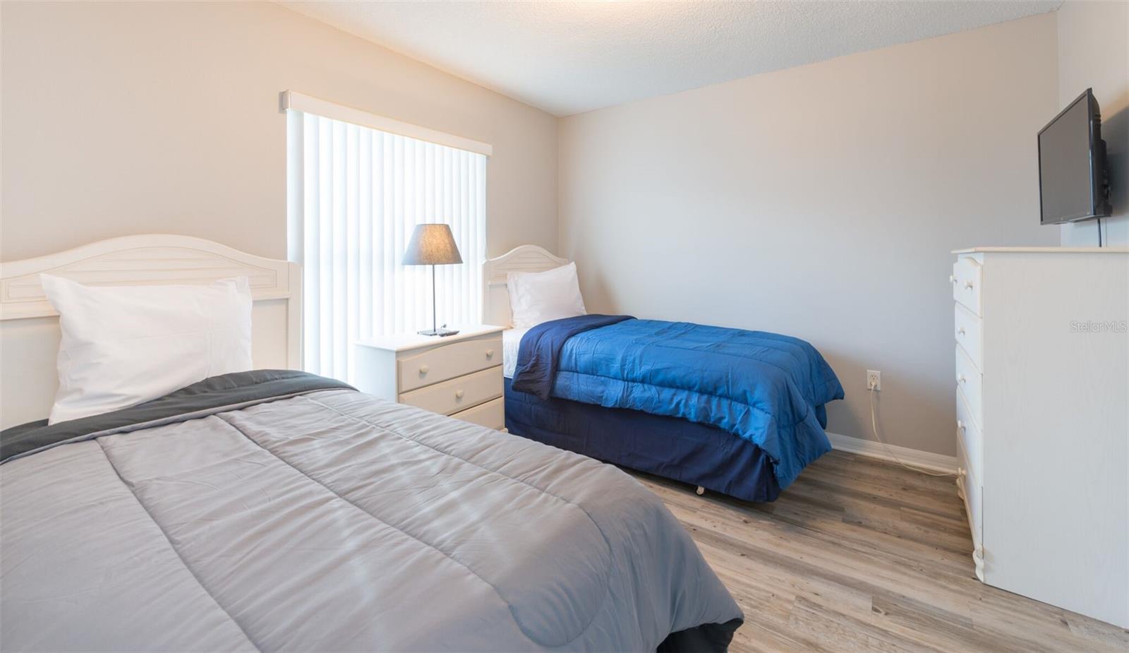 Image 10 of 13 For 211 Aylesbury Lane