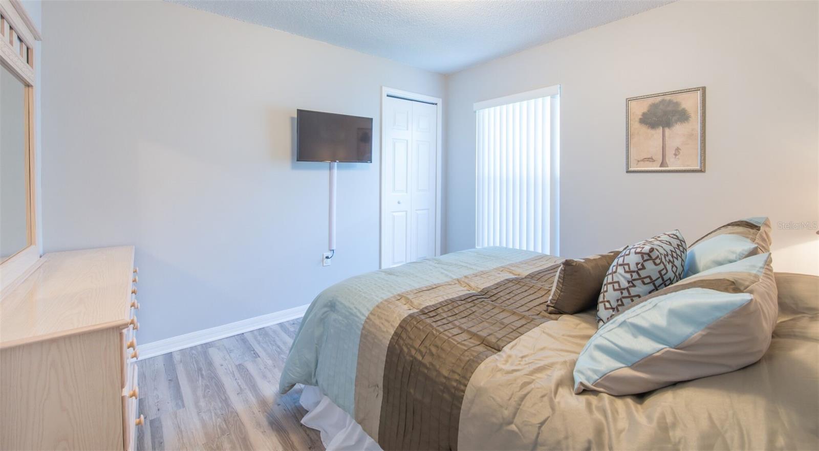 Image 11 of 13 For 211 Aylesbury Lane