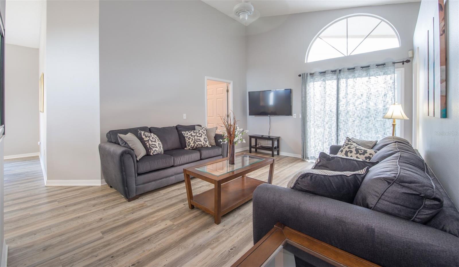 Image 2 of 13 For 211 Aylesbury Lane