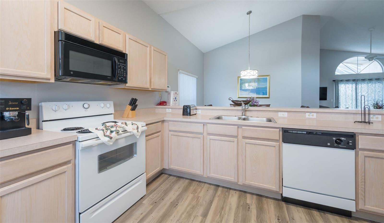 Image 3 of 13 For 211 Aylesbury Lane