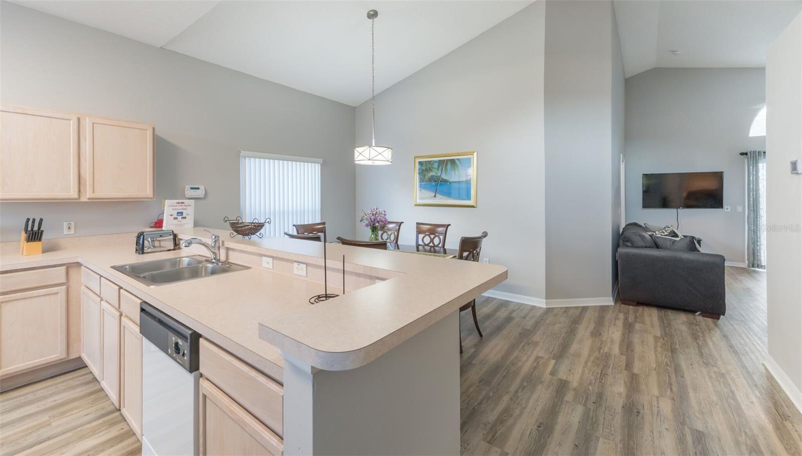 Image 4 of 13 For 211 Aylesbury Lane