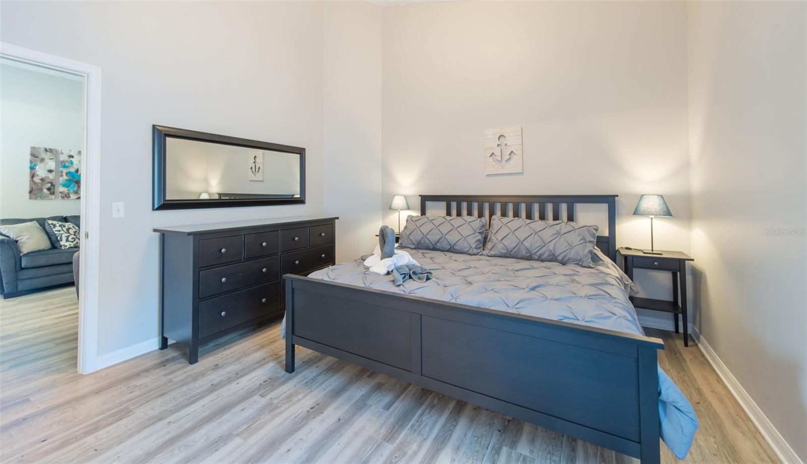 Image 7 of 13 For 211 Aylesbury Lane