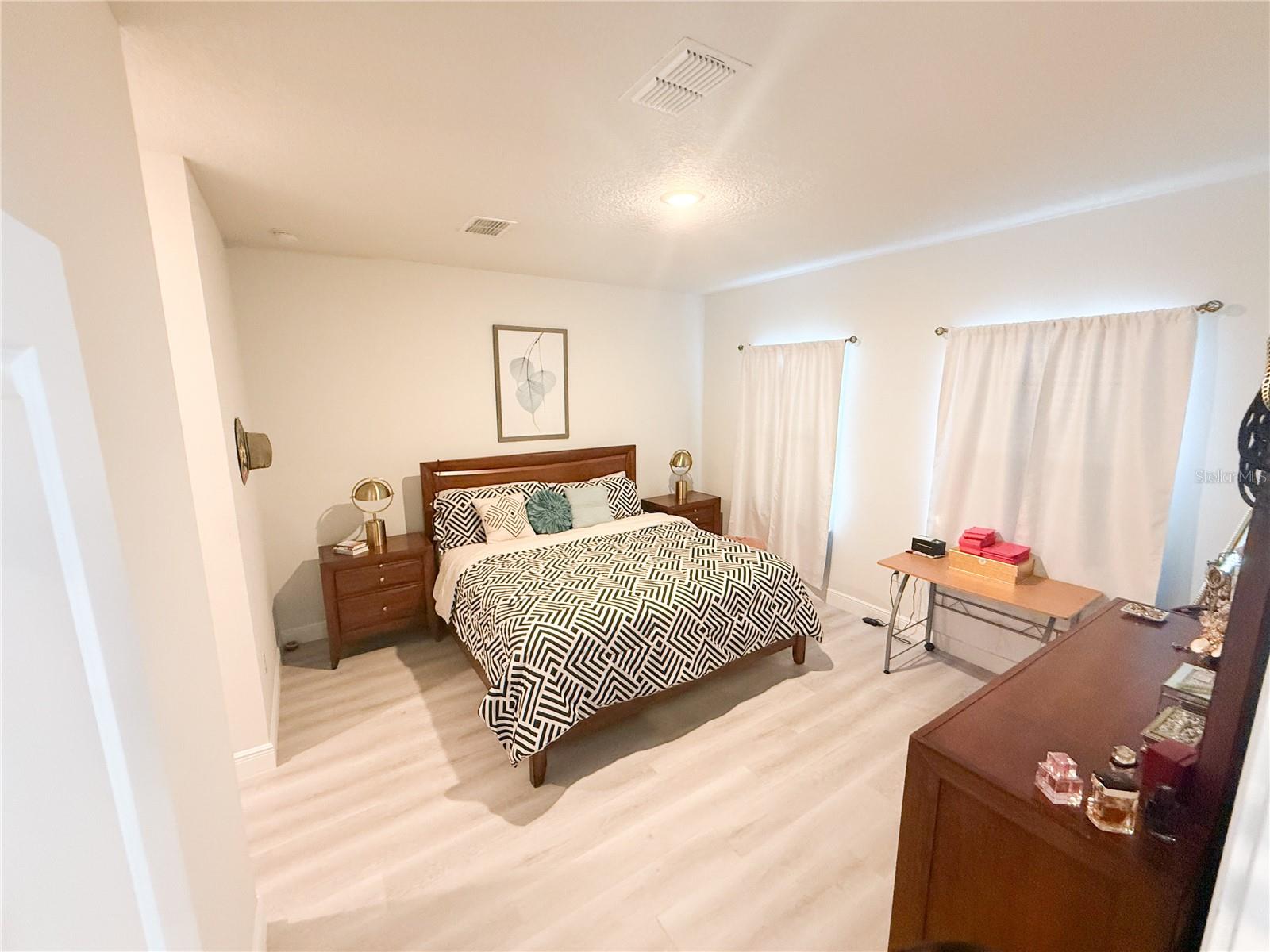 Image 11 of 23 For 25 Zinnia Lane E