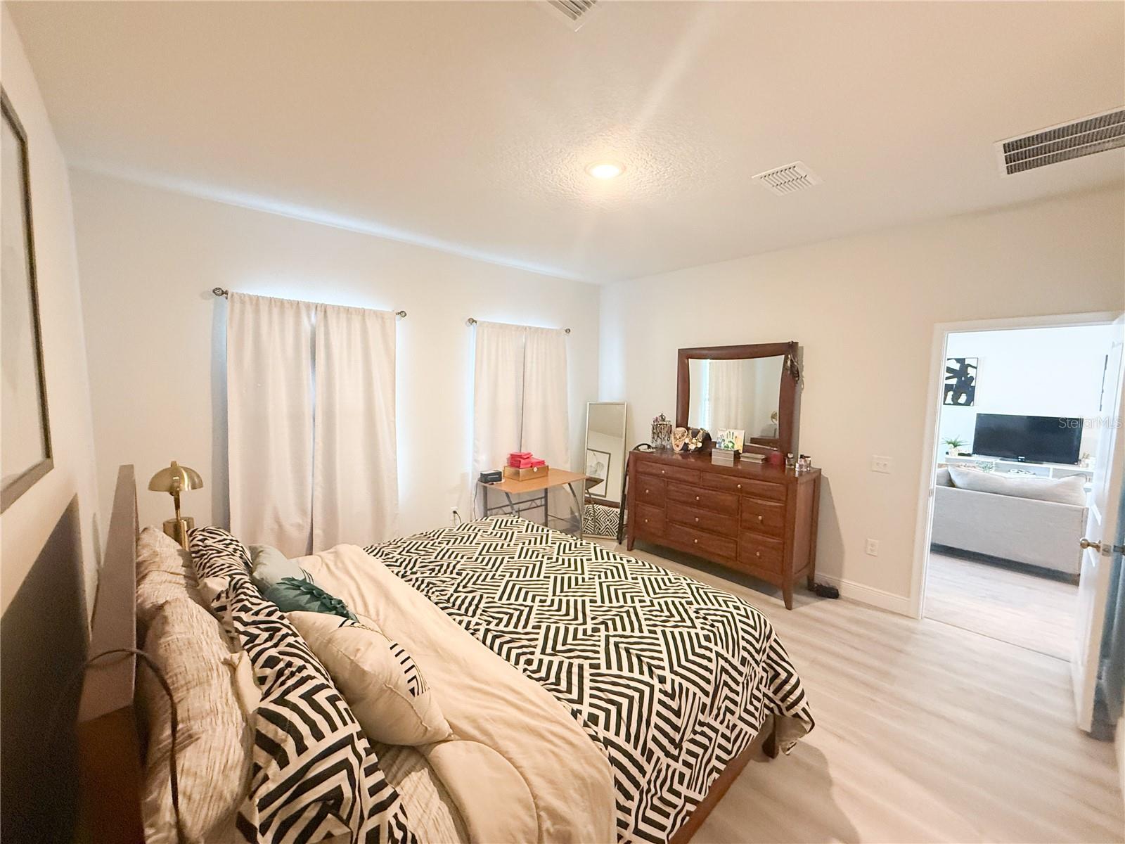 Image 12 of 23 For 25 Zinnia Lane E