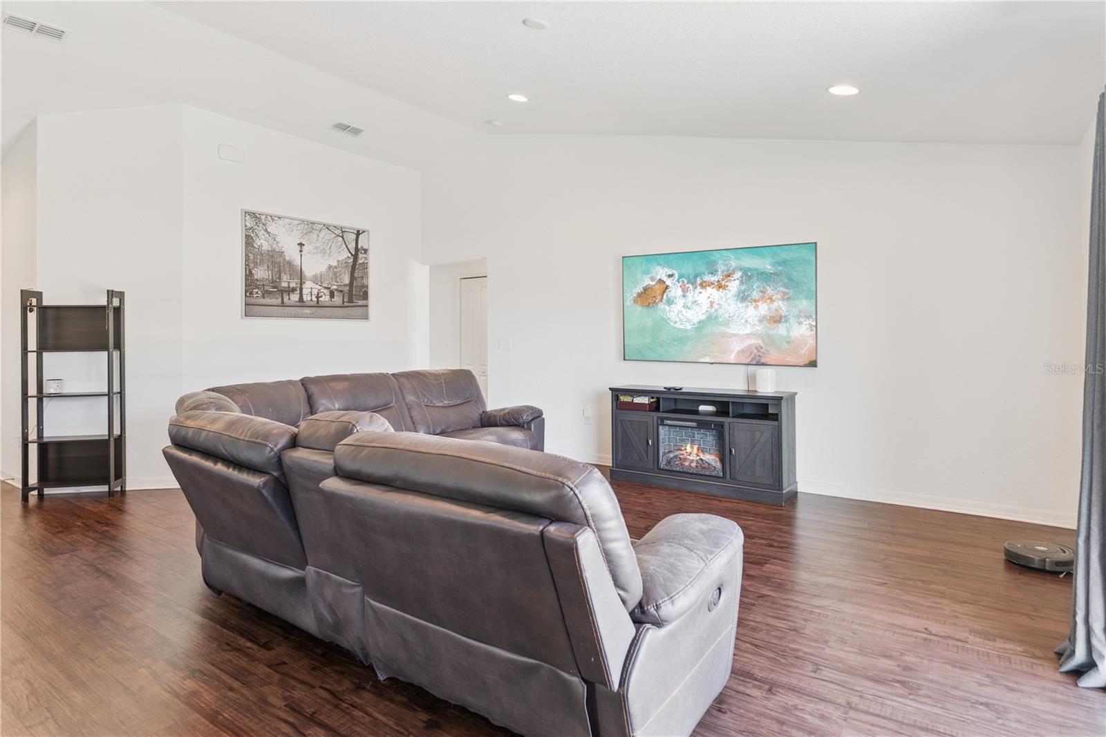 Image 6 of 30 For 140 Solis Drive