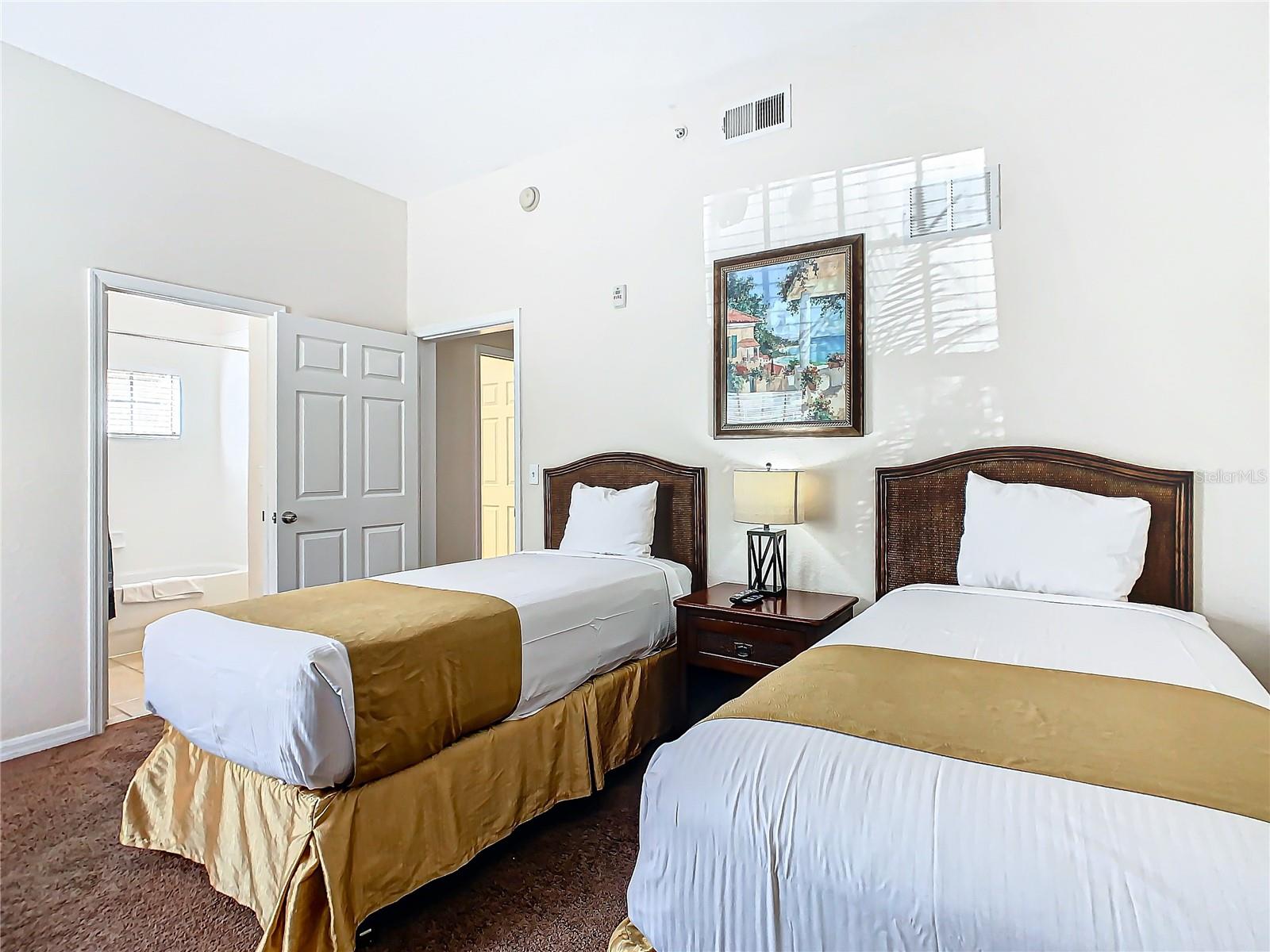 Image 27 of 42 For 3050 Pirates Retreat Court 108