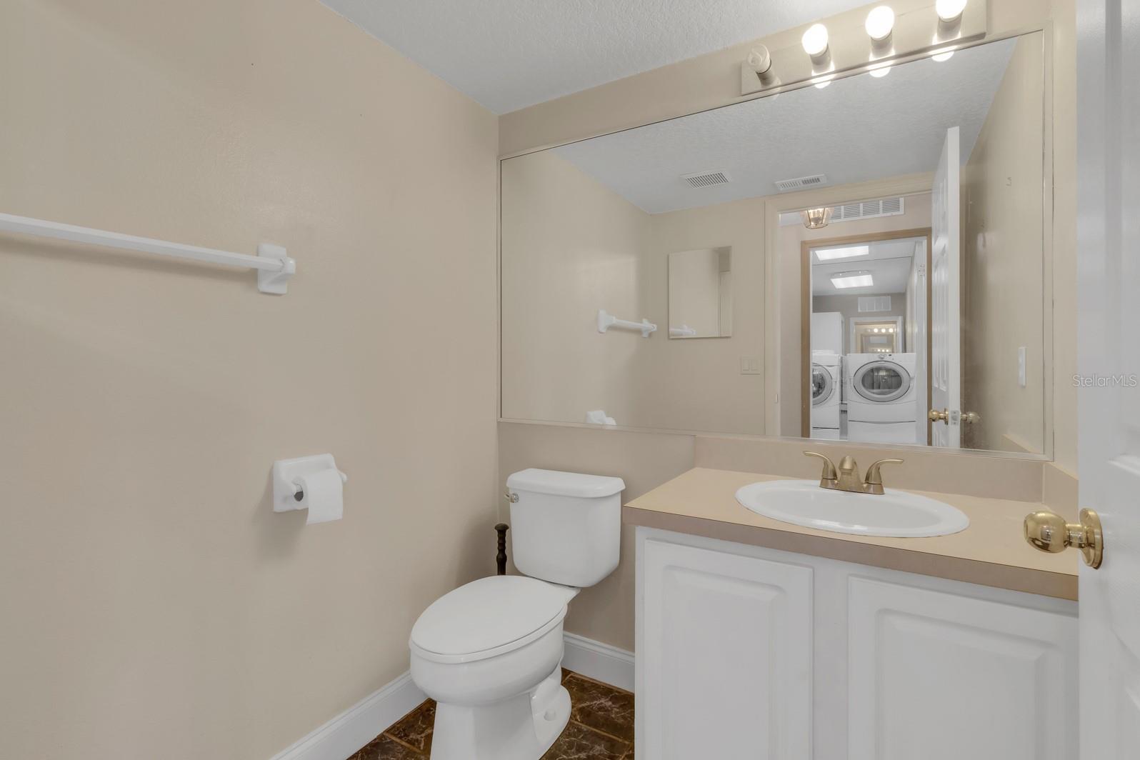 Image 24 of 48 For 5051 Heatherlake Terrace