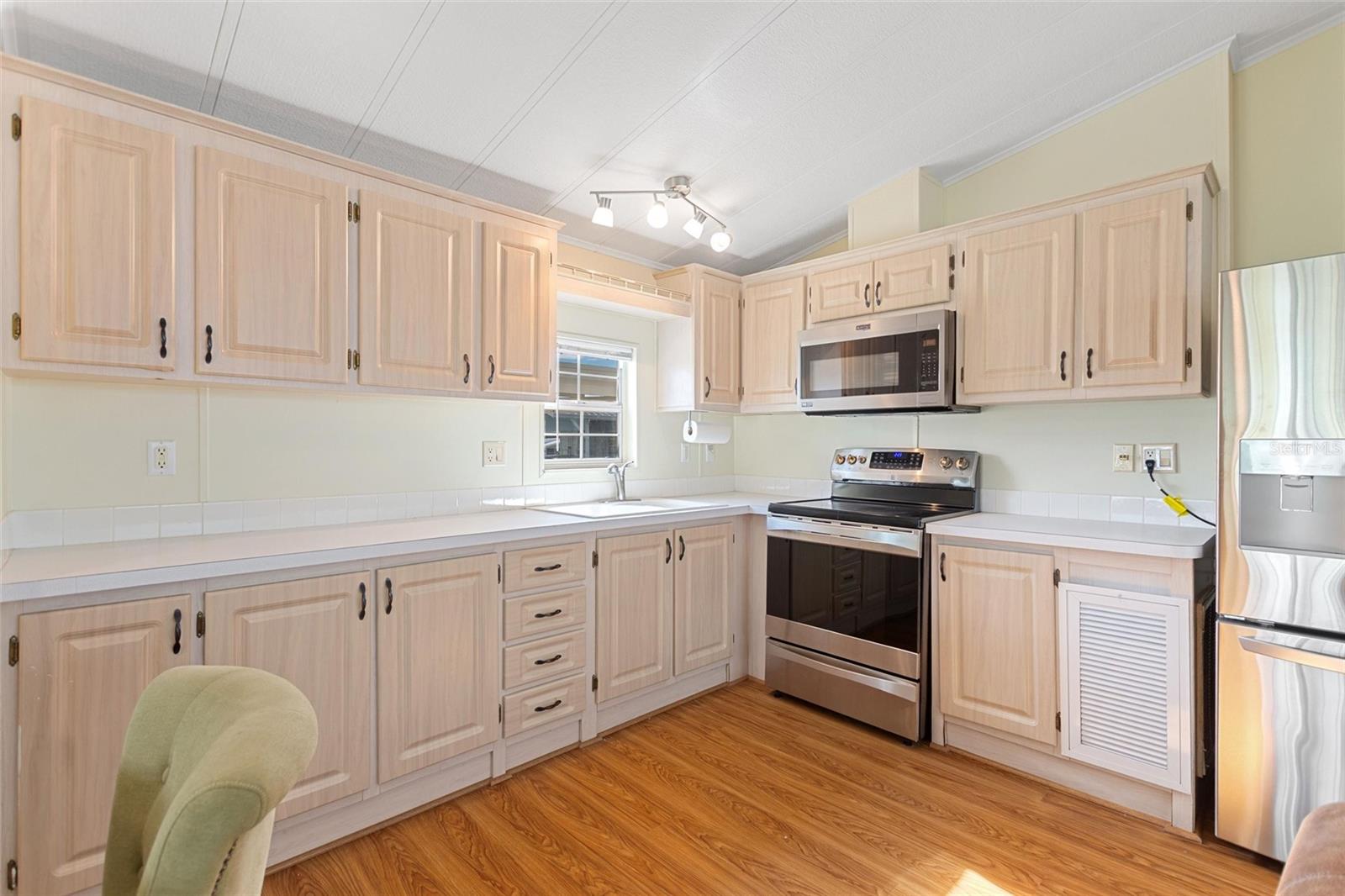 Image 15 of 42 For 16 Championship Dr