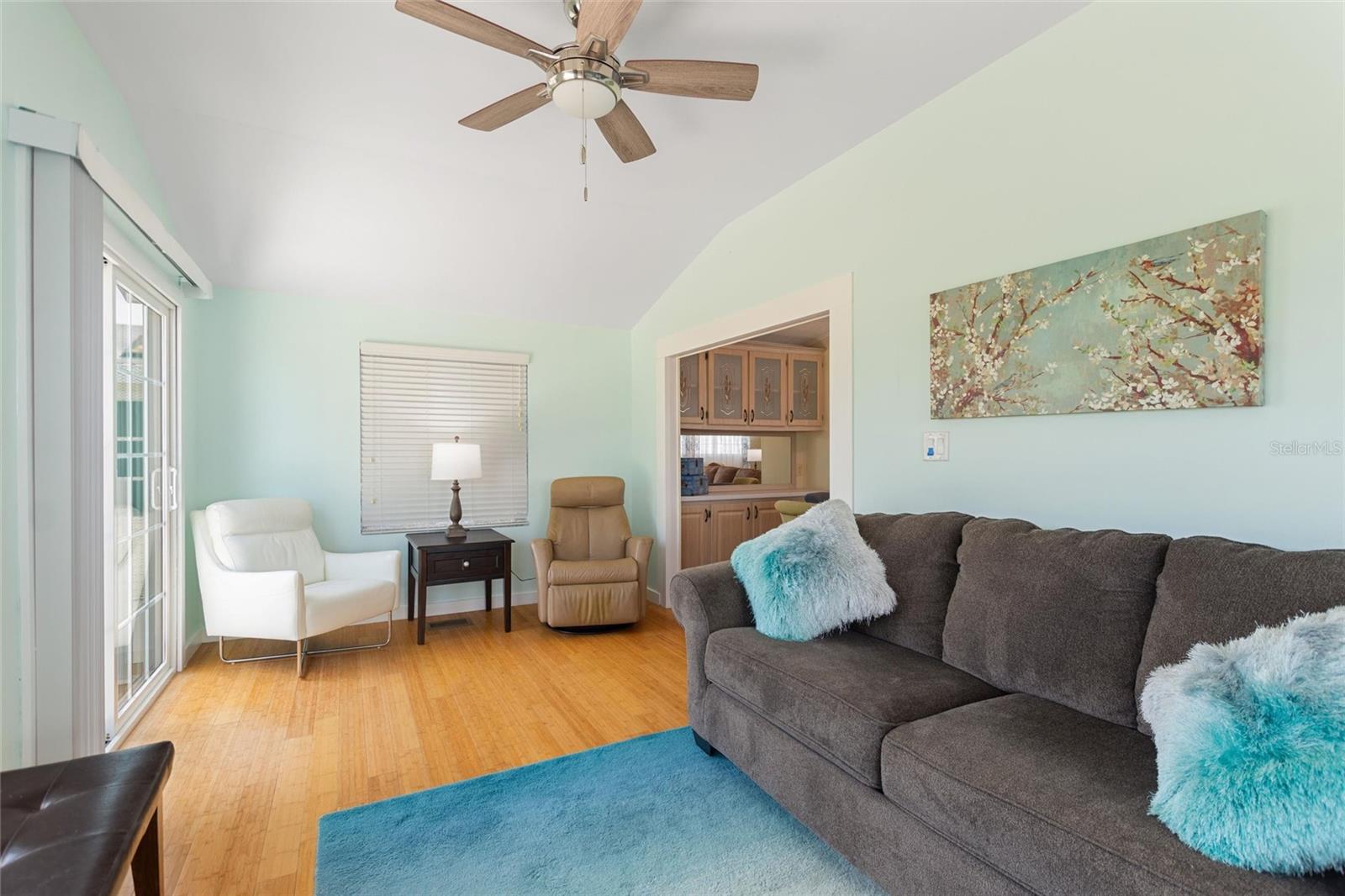 Image 17 of 42 For 16 Championship Dr