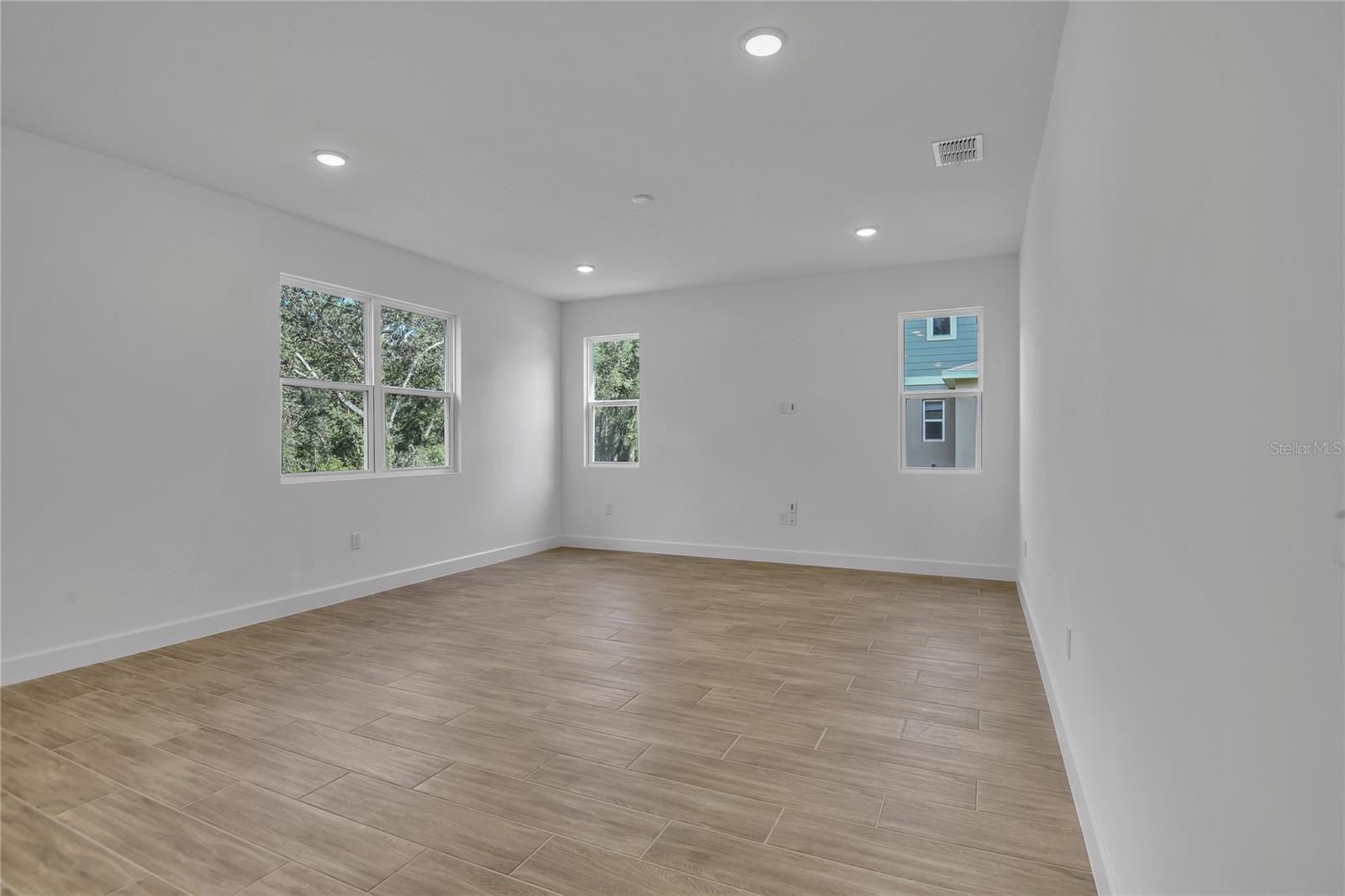 Image 8 of 22 For 1050 Cloud Ridge Court