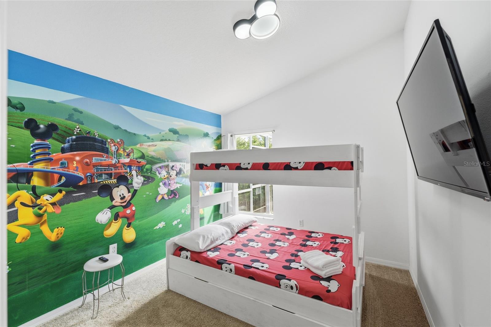 Image 19 of 24 For 345 Kildrummy Drive