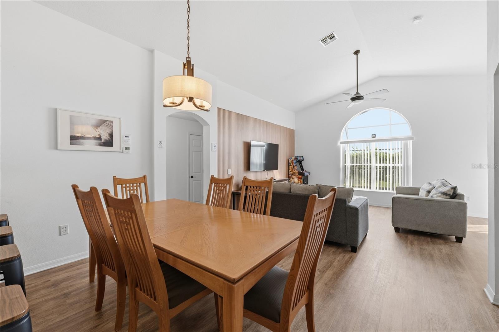 Image 6 of 24 For 345 Kildrummy Drive