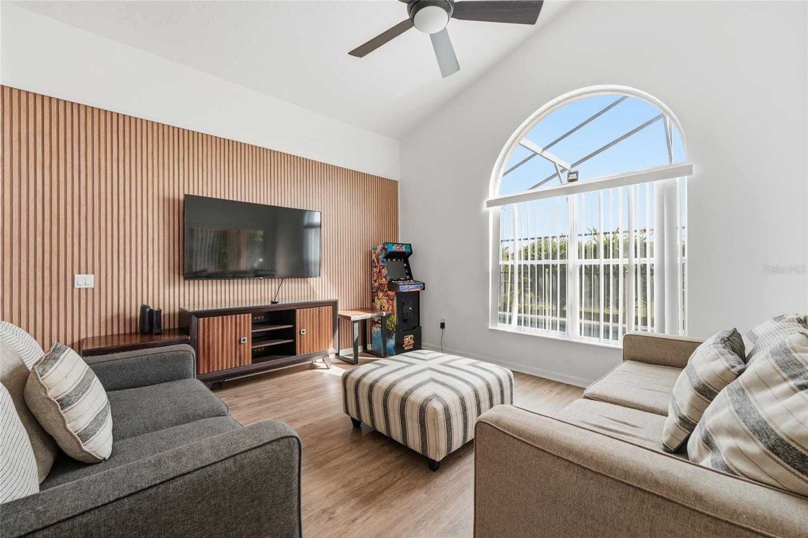 Image 7 of 24 For 345 Kildrummy Drive