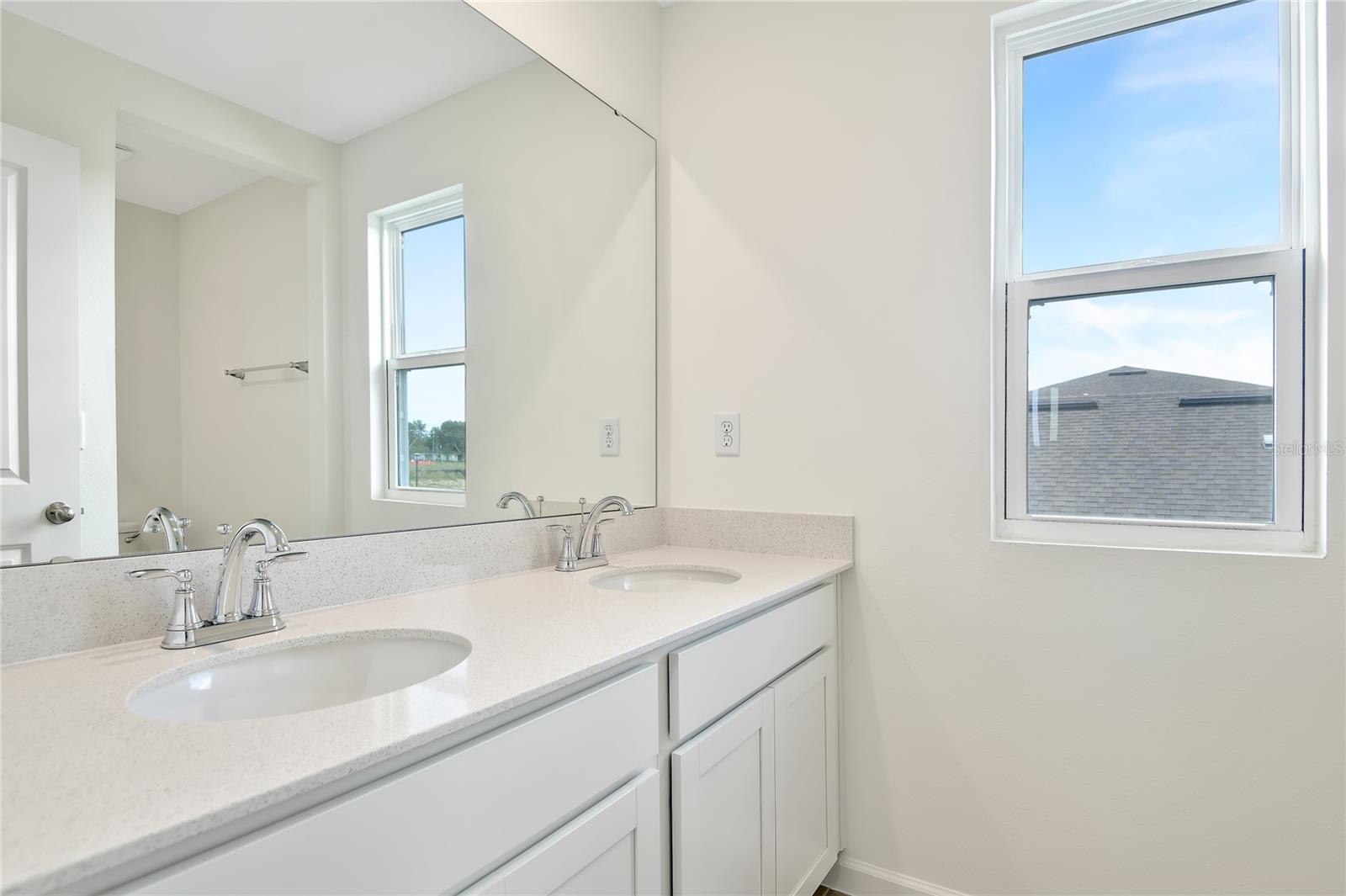 Image 18 of 20 For 1280 Daisy Hill Avenue