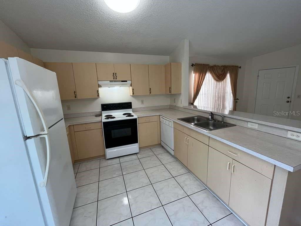 Image 10 of 33 For 2405 Condado Court