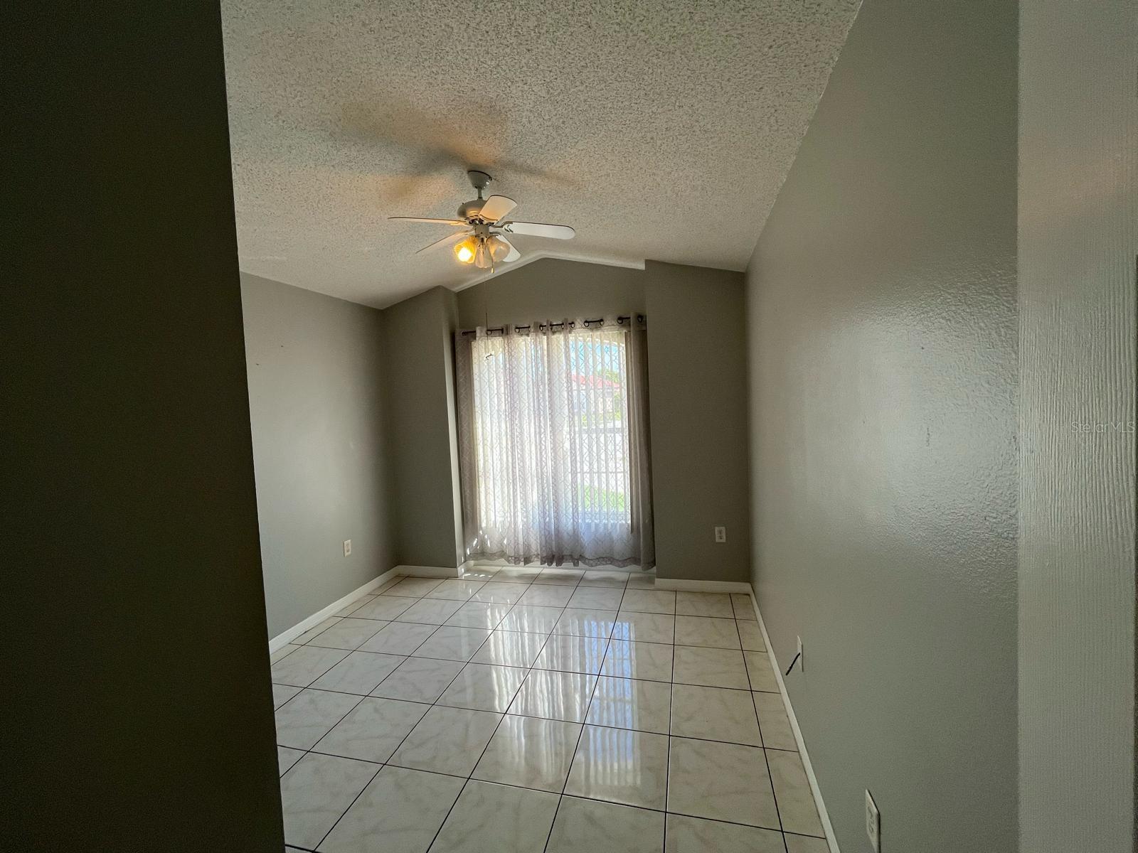 Image 26 of 33 For 2405 Condado Court