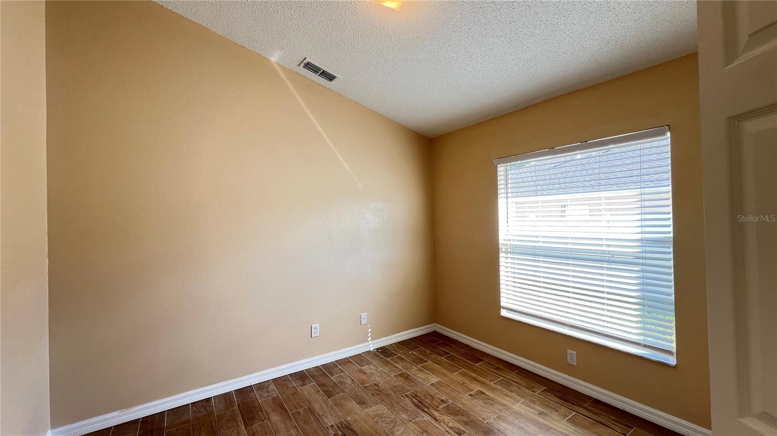 Image 26 of 40 For 15915 Heron Hill Street