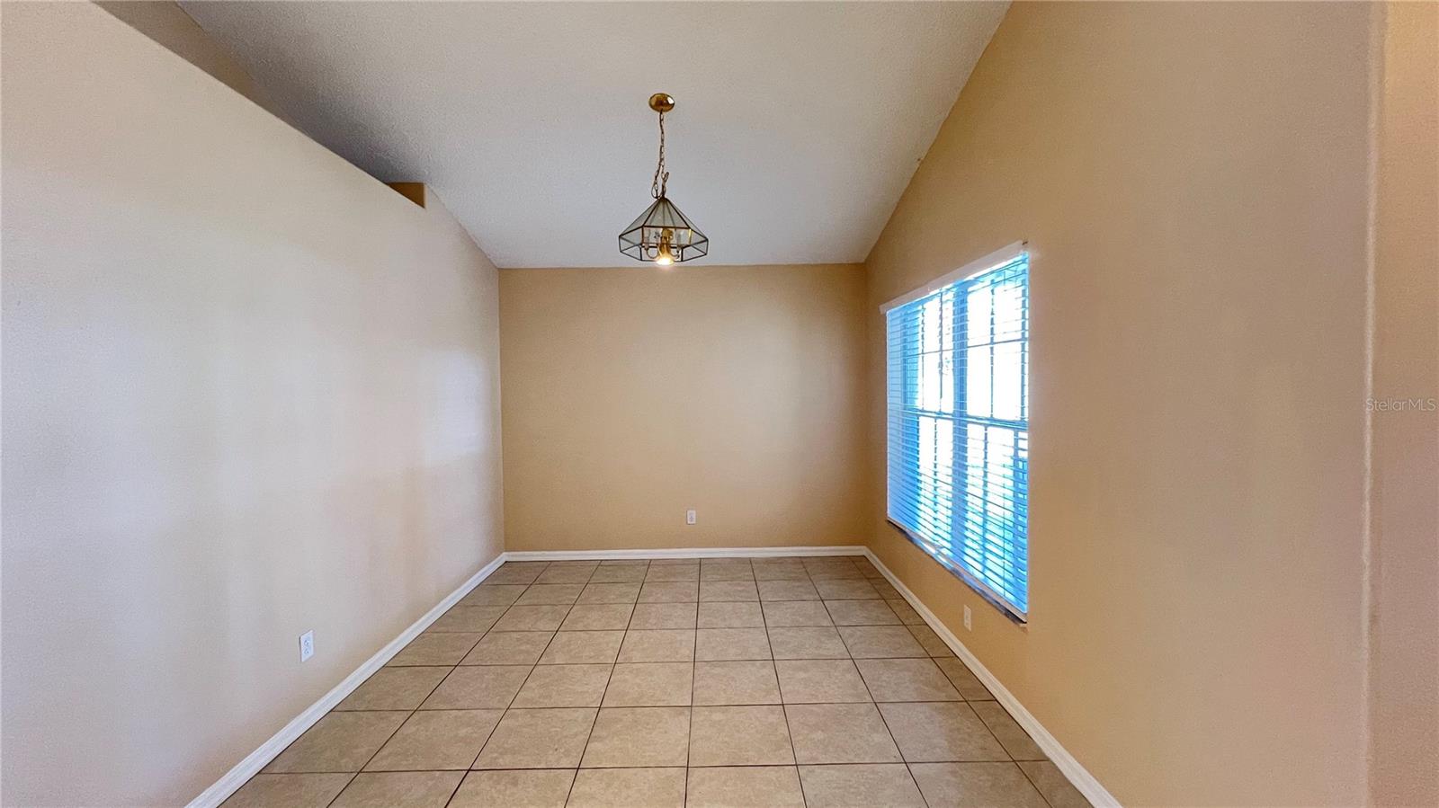 Image 7 of 40 For 15915 Heron Hill Street