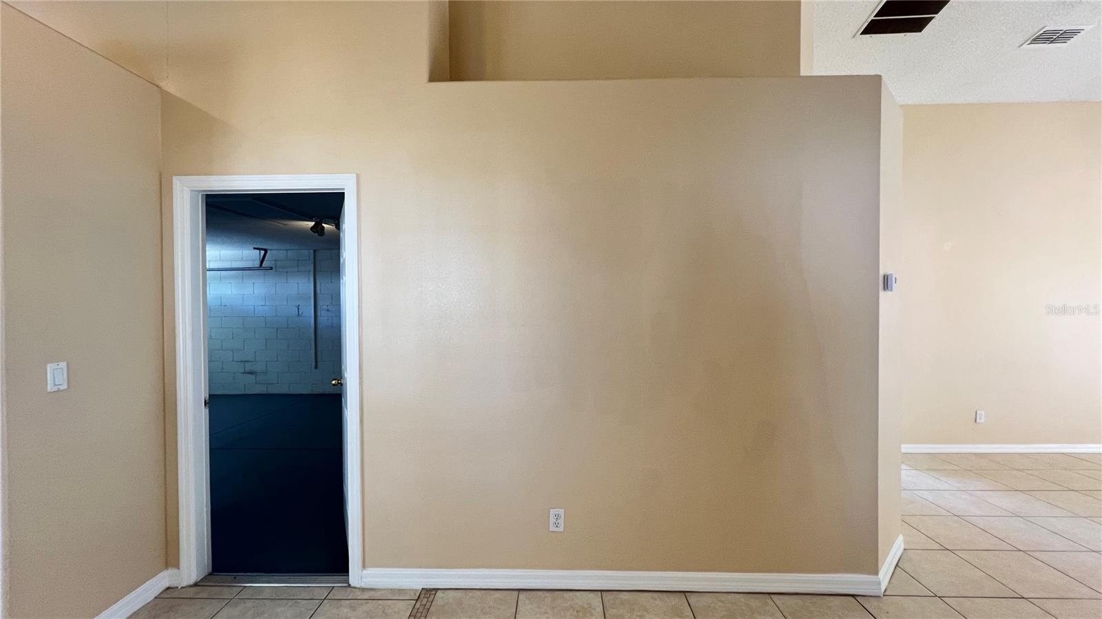 Image 9 of 40 For 15915 Heron Hill Street