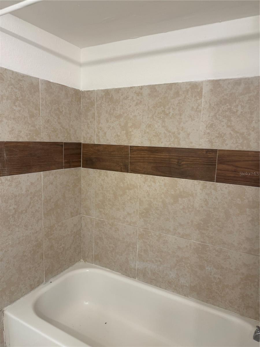 Image 2 of 9 For 1924 Lake Atriums Circle 50