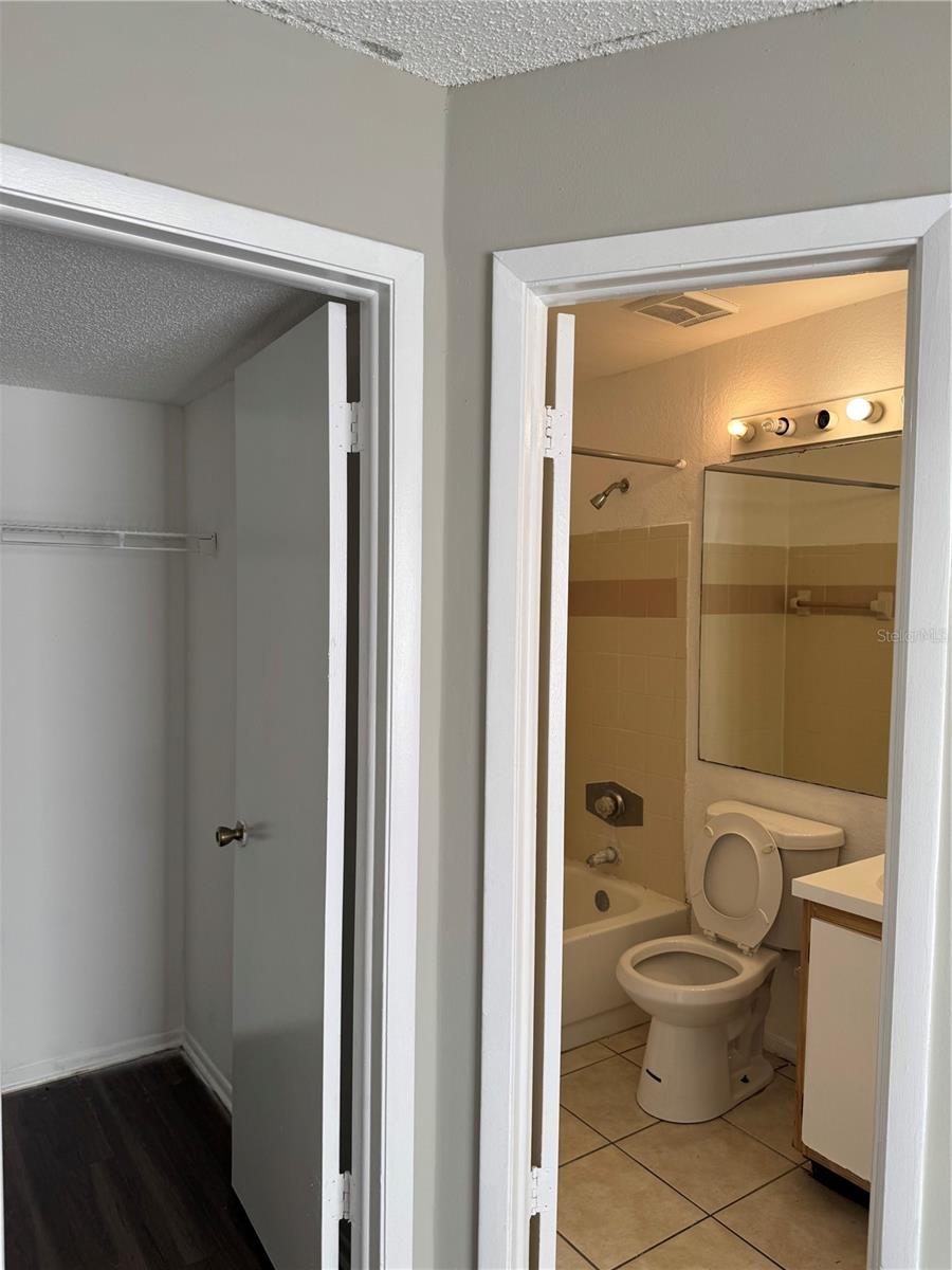 Image 7 of 9 For 1924 Lake Atriums Circle 50