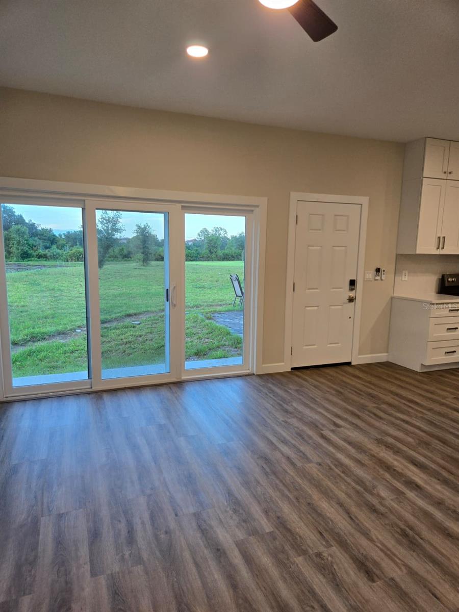 Image 3 of 20 For 1019 Oak Bluff Drive