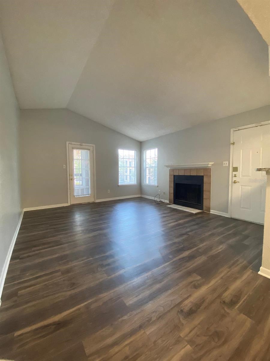 Image 4 of 14 For 4400 Thornbriar Lane 205